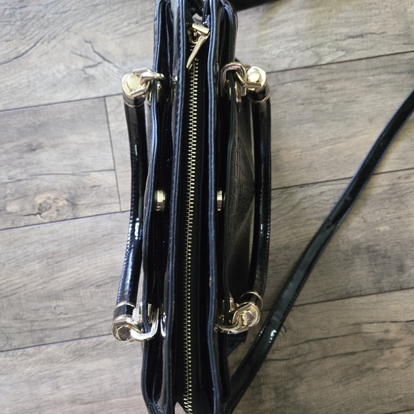 Elegant Black Crocodile-Embossed Women's Bag - Picture 4 of 9